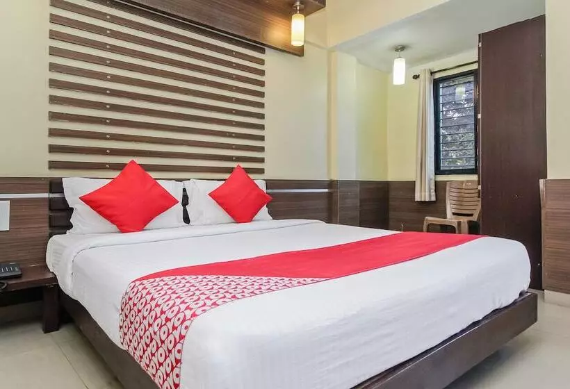 ホテル Megharaj By Oyo Rooms