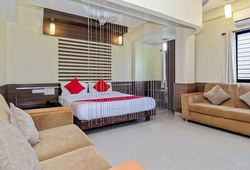 ホテル Megharaj By Oyo Rooms