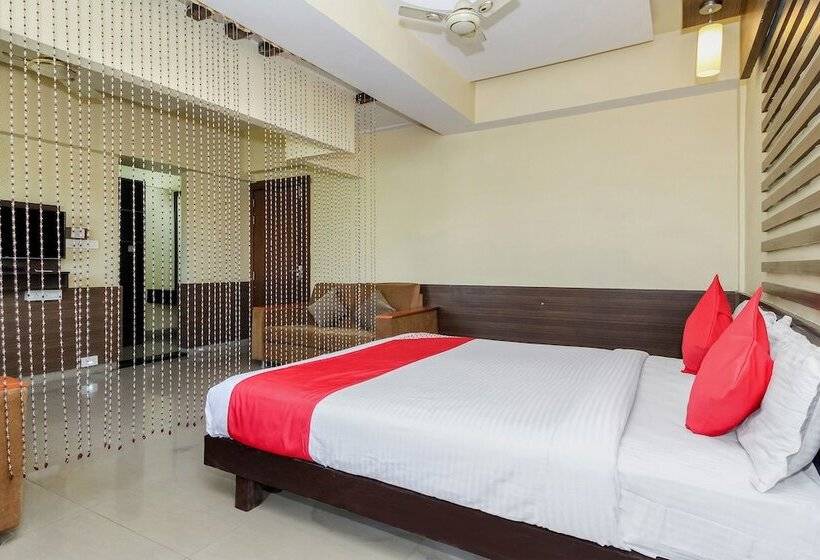 酒店 Megharaj By Oyo Rooms