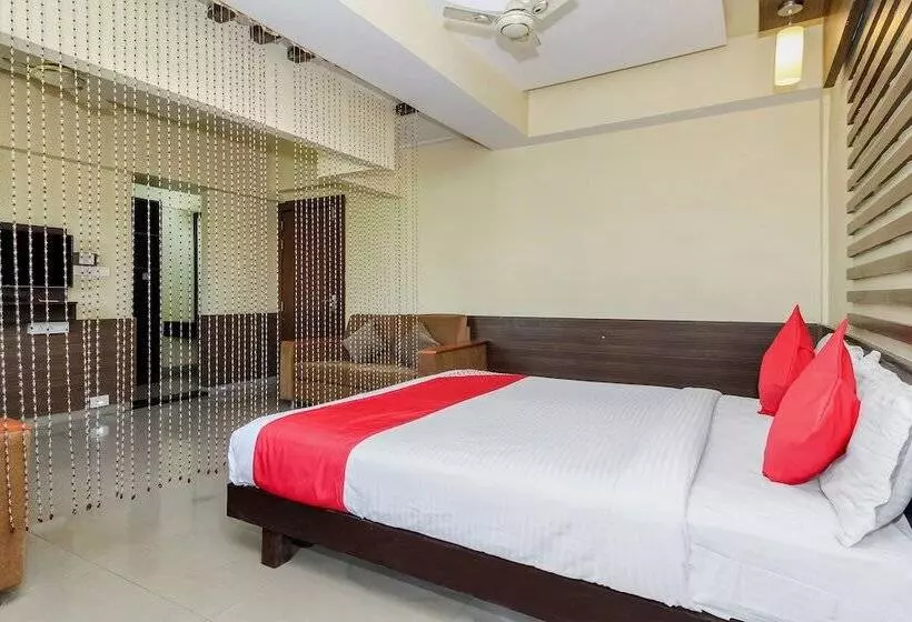 ホテル Megharaj By Oyo Rooms