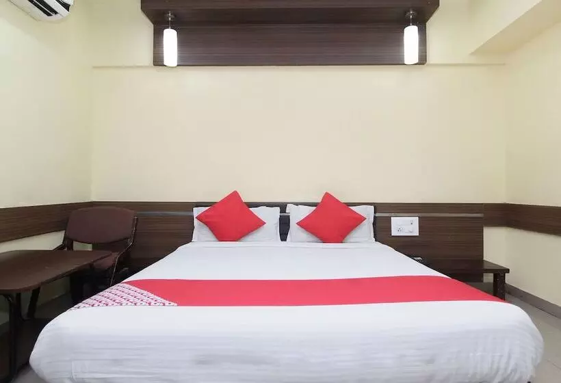 ホテル Megharaj By Oyo Rooms