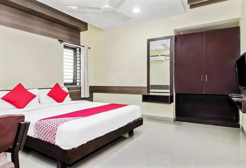 ホテル Megharaj By Oyo Rooms