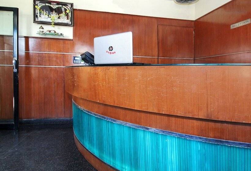 酒店 Megharaj By Oyo Rooms