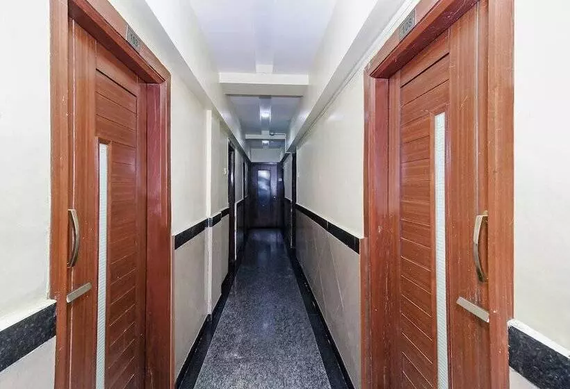 ホテル Megharaj By Oyo Rooms