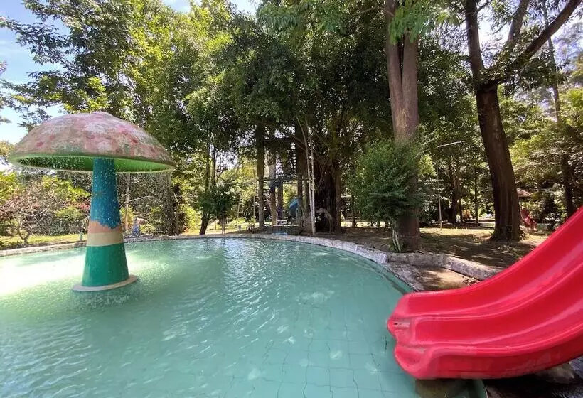 Hotelli Ranong Resort & Laguna