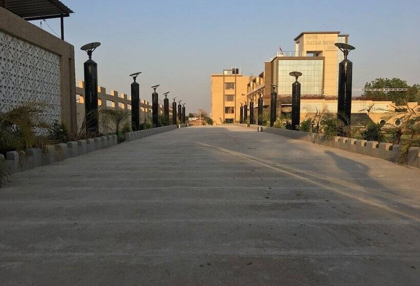 酒店 Ratan Royal Inn