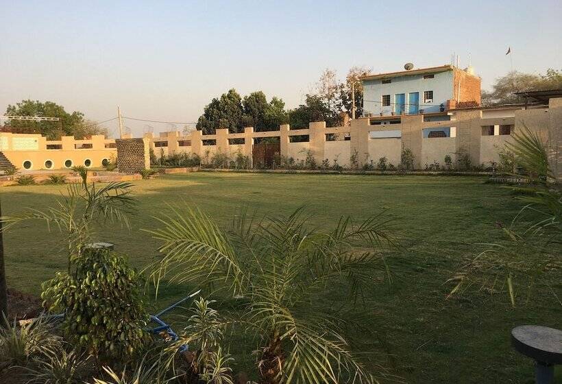 酒店 Ratan Royal Inn