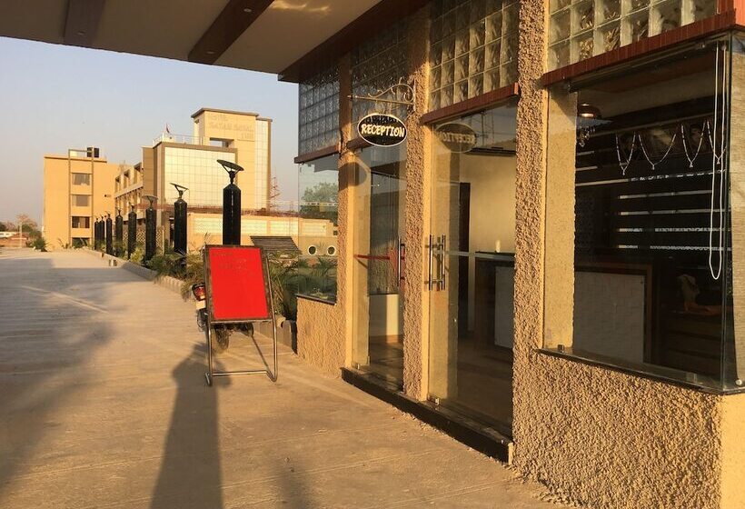 酒店 Ratan Royal Inn