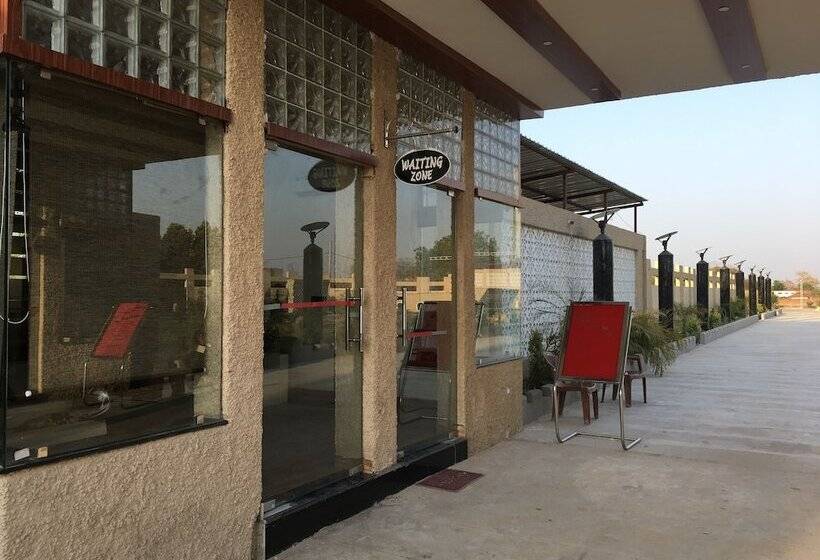 酒店 Ratan Royal Inn