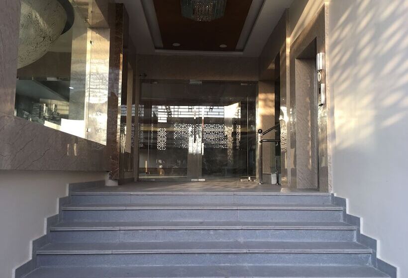 酒店 Ratan Royal Inn