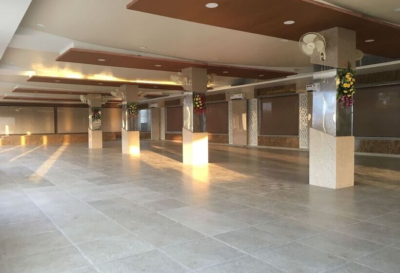 酒店 Ratan Royal Inn