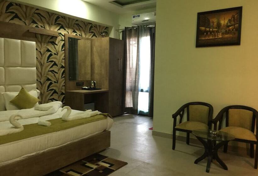 酒店 Ratan Royal Inn