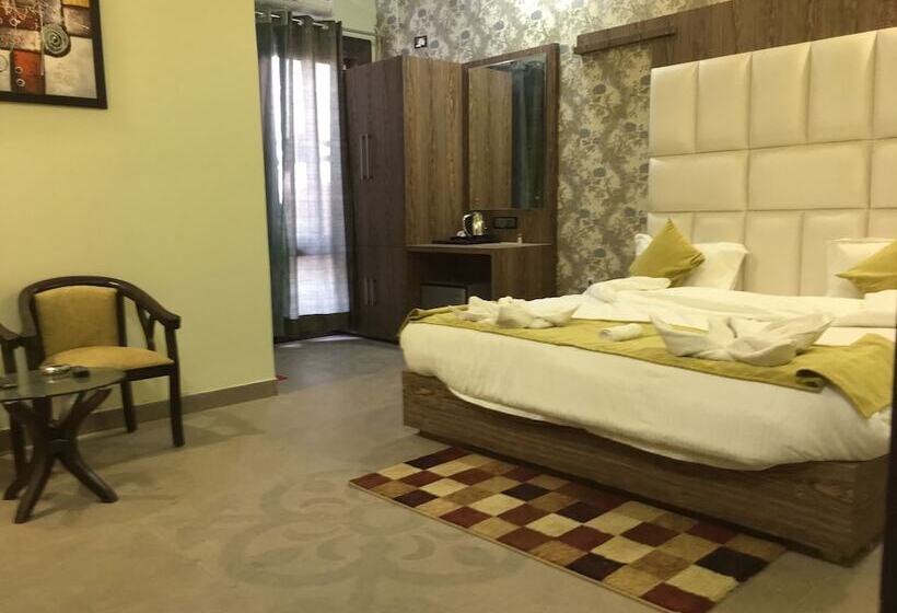 酒店 Ratan Royal Inn