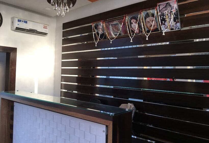 酒店 Ratan Royal Inn