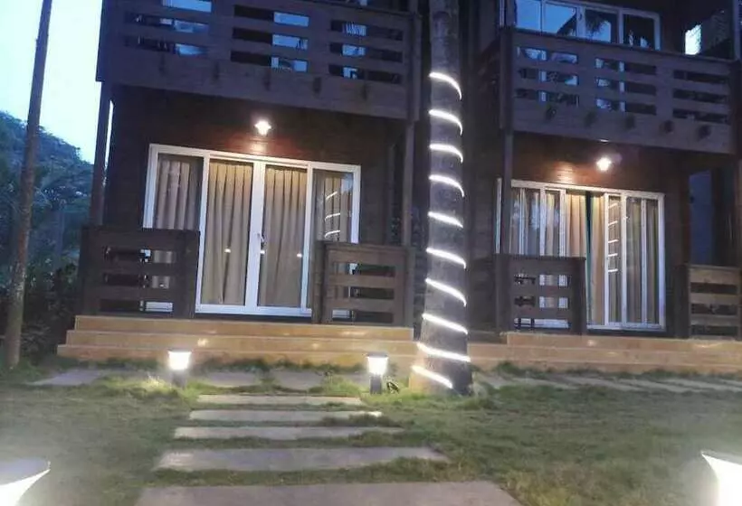 Hotelli Vinnca Woodvillas Beachfront Resort