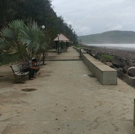 酒店 Vinnca Woodvillas Beachfront Resort