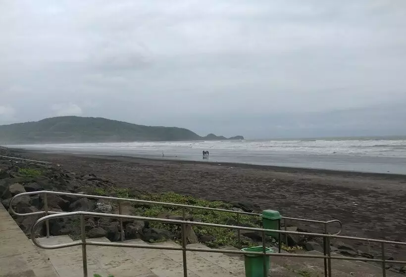 Hotelli Vinnca Woodvillas Beachfront Resort