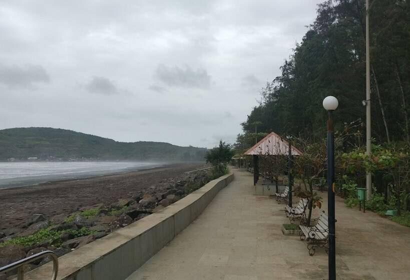 酒店 Vinnca Woodvillas Beachfront Resort