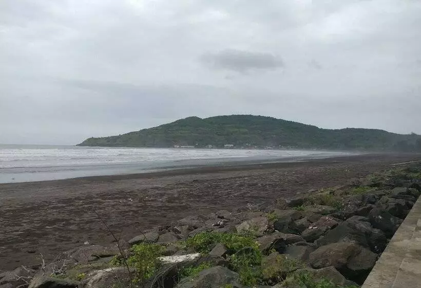 Hotelli Vinnca Woodvillas Beachfront Resort