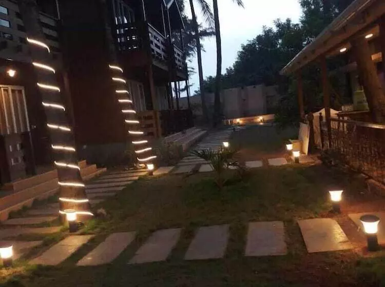 Hotelli Vinnca Woodvillas Beachfront Resort