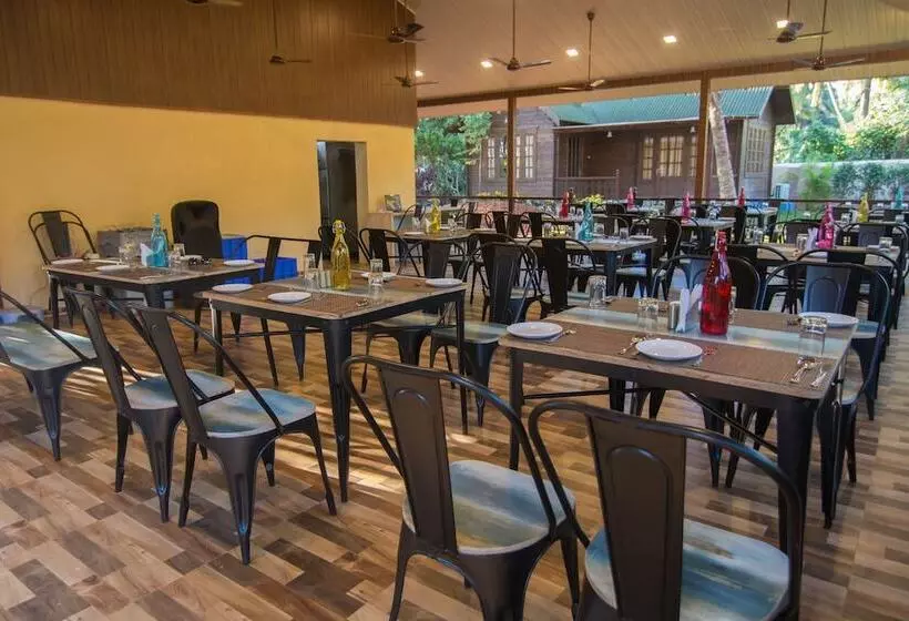 Hotelli Vinnca Woodvillas Beachfront Resort