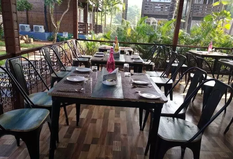 Hotelli Vinnca Woodvillas Beachfront Resort