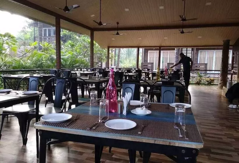 Hotelli Vinnca Woodvillas Beachfront Resort