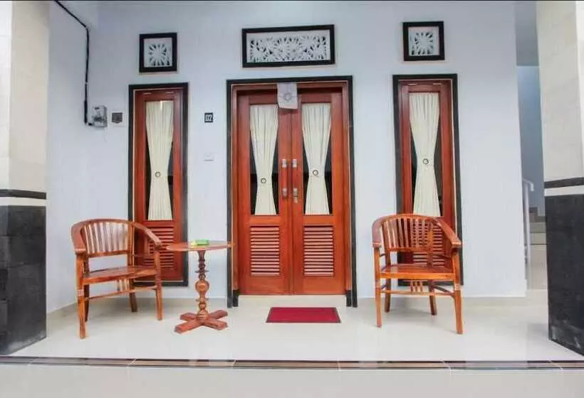 Majatalo Two Made's Guest House