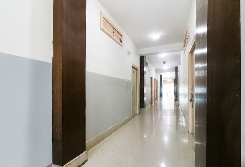 Spot On 60195 Hotel Rajvansh