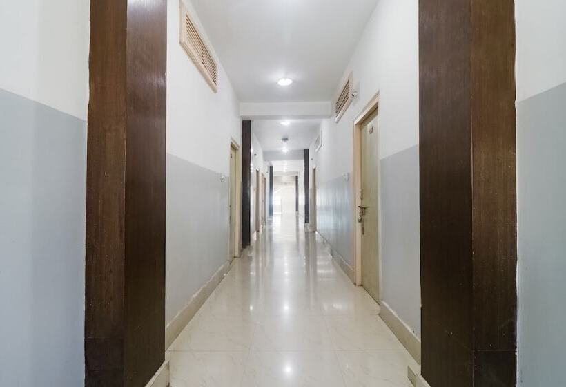 Spot On 60195 Hotel Rajvansh