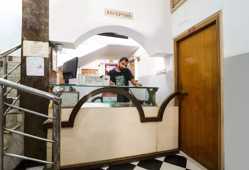 Spot On 60195 Hotel Rajvansh