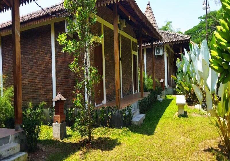 Borobudur Bed & Breakfast   Hostel