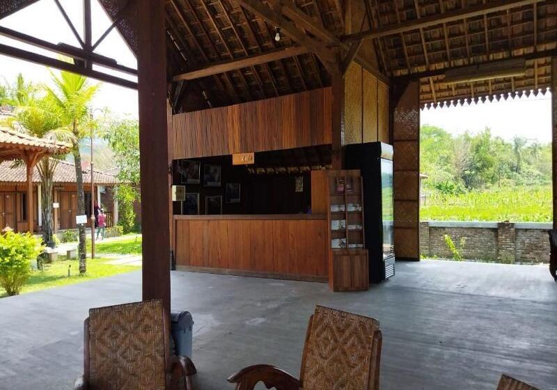 Borobudur Bed & Breakfast   Hostel