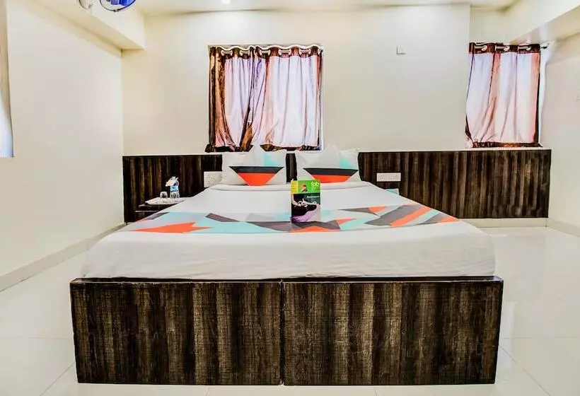 Fabhotel Royal Inn