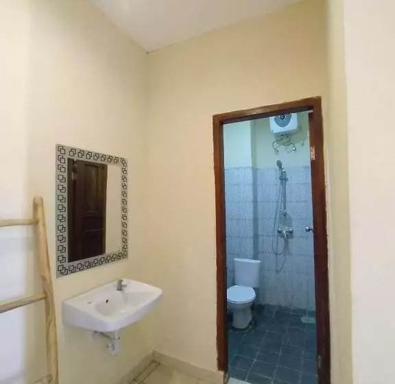 Hotelli Bantan Guesthouse Canggu