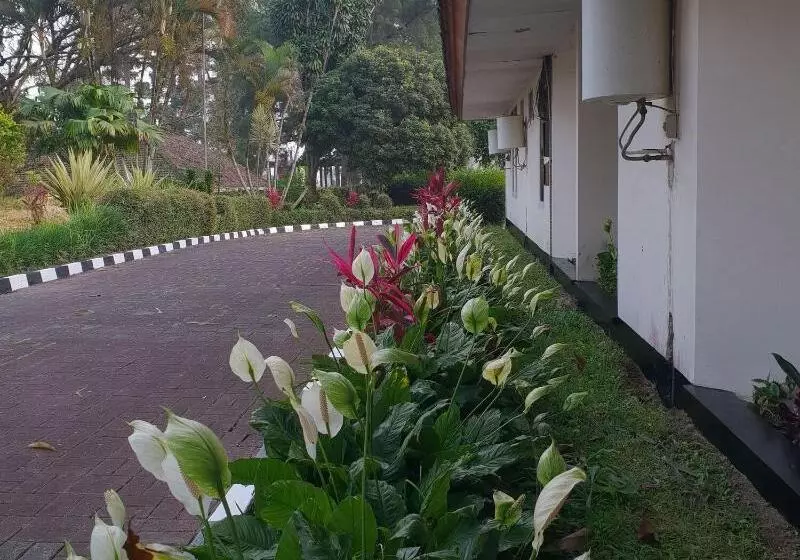 ホテル Cisarua Indah
