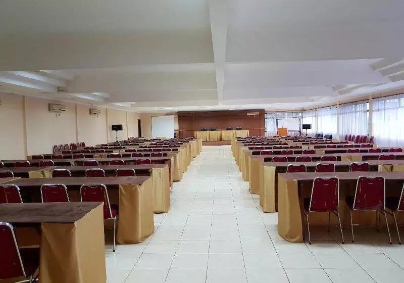 ホテル Cisarua Indah