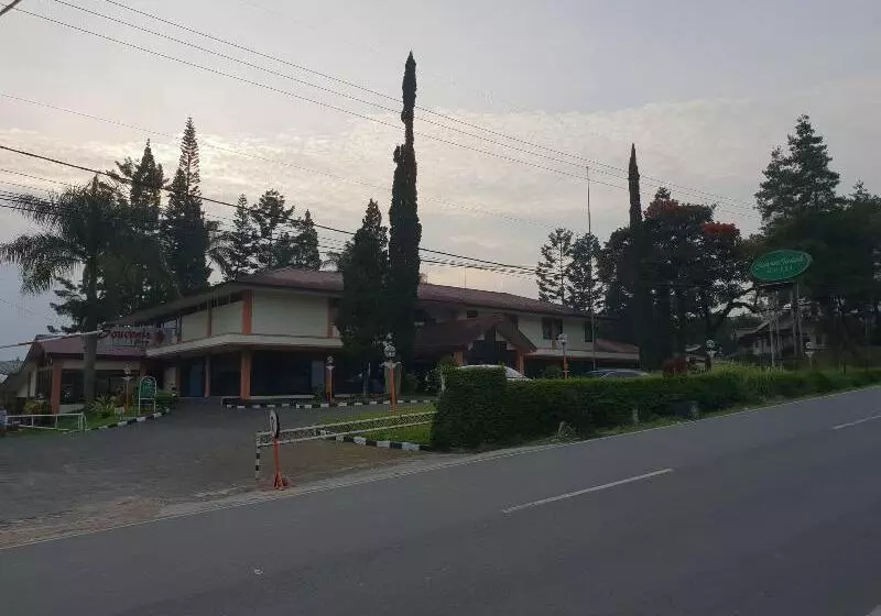 ホテル Cisarua Indah