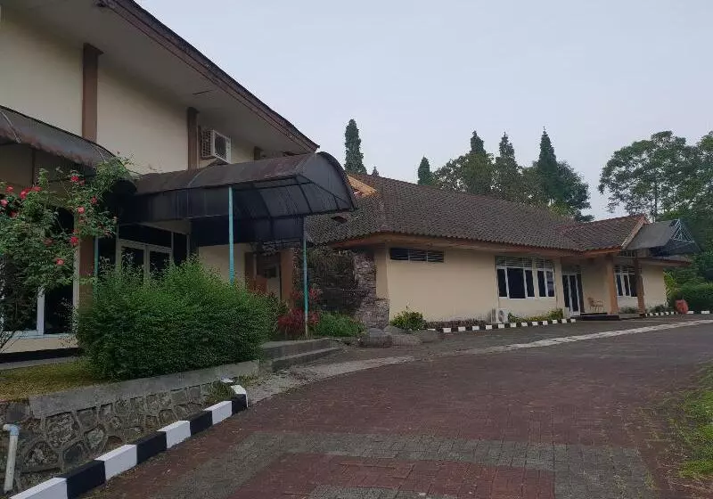 ホテル Cisarua Indah