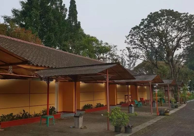ホテル Cisarua Indah