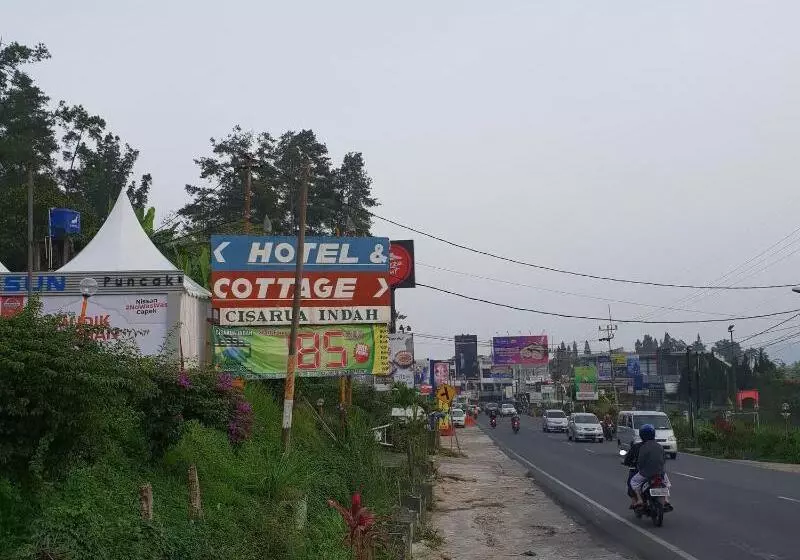 ホテル Cisarua Indah