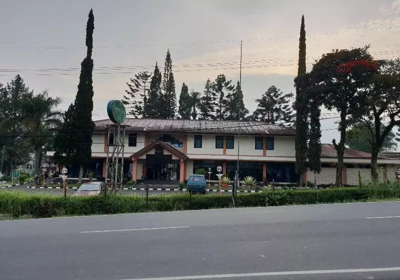 ホテル Cisarua Indah