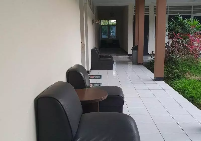 ホテル Cisarua Indah