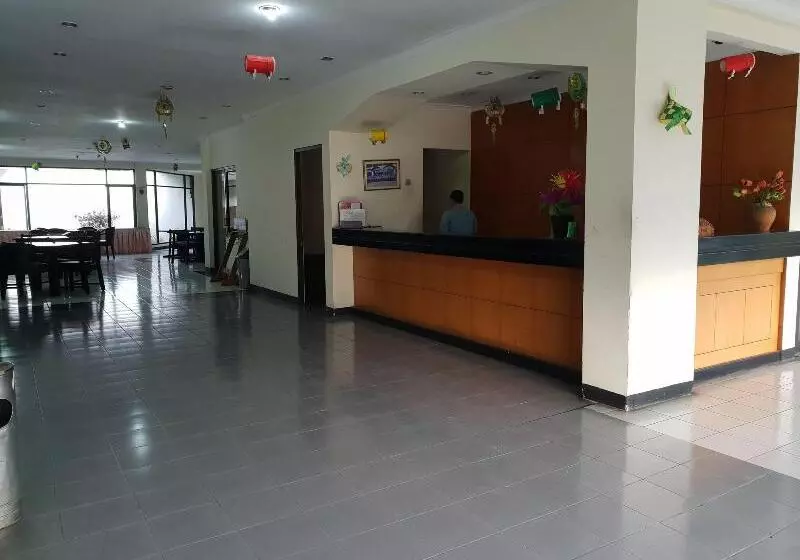 ホテル Cisarua Indah