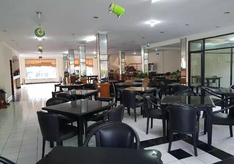 ホテル Cisarua Indah