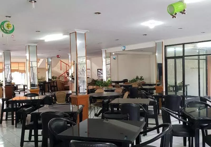 ホテル Cisarua Indah