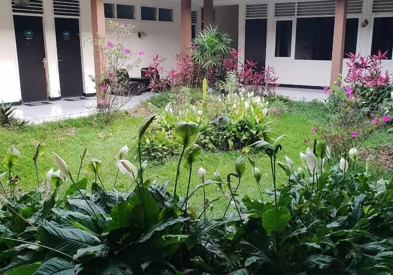 ホテル Cisarua Indah