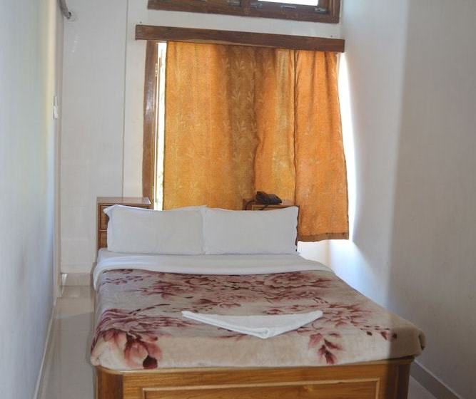 فندق Kaziranga Continental