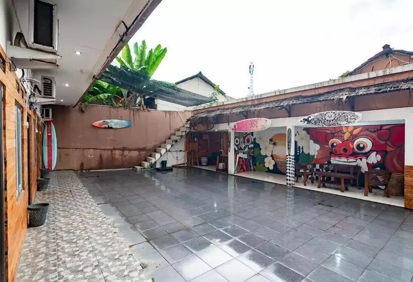 Hotelli Reddoorz At Bettah Coba Homestay Pelabuhan Ratu