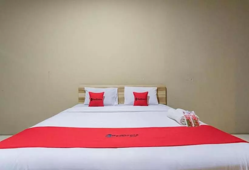 Hotelli Reddoorz At Bettah Coba Homestay Pelabuhan Ratu